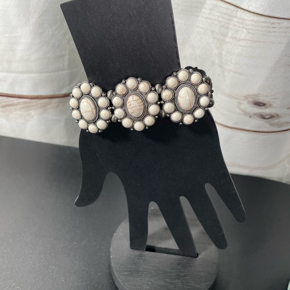 Navajo/Western Stretch Beige Bracelet